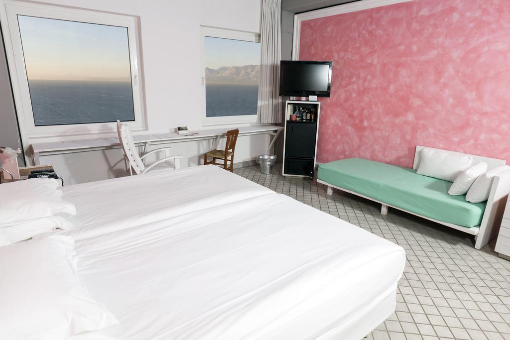 Double or Twin Room with Sea View